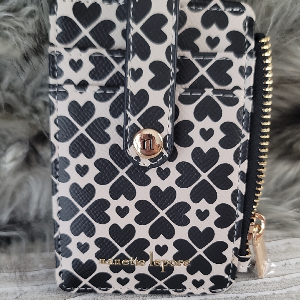 Nanette Lepore Black and White Clover Card Holder with Keyring - Picture 12 of 12